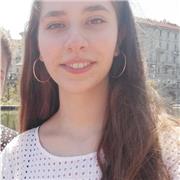 Studentessa con diploma di liceo scientifico che impartisce ripetizioni di matematica e aiuta nello svolgimento dei compiti